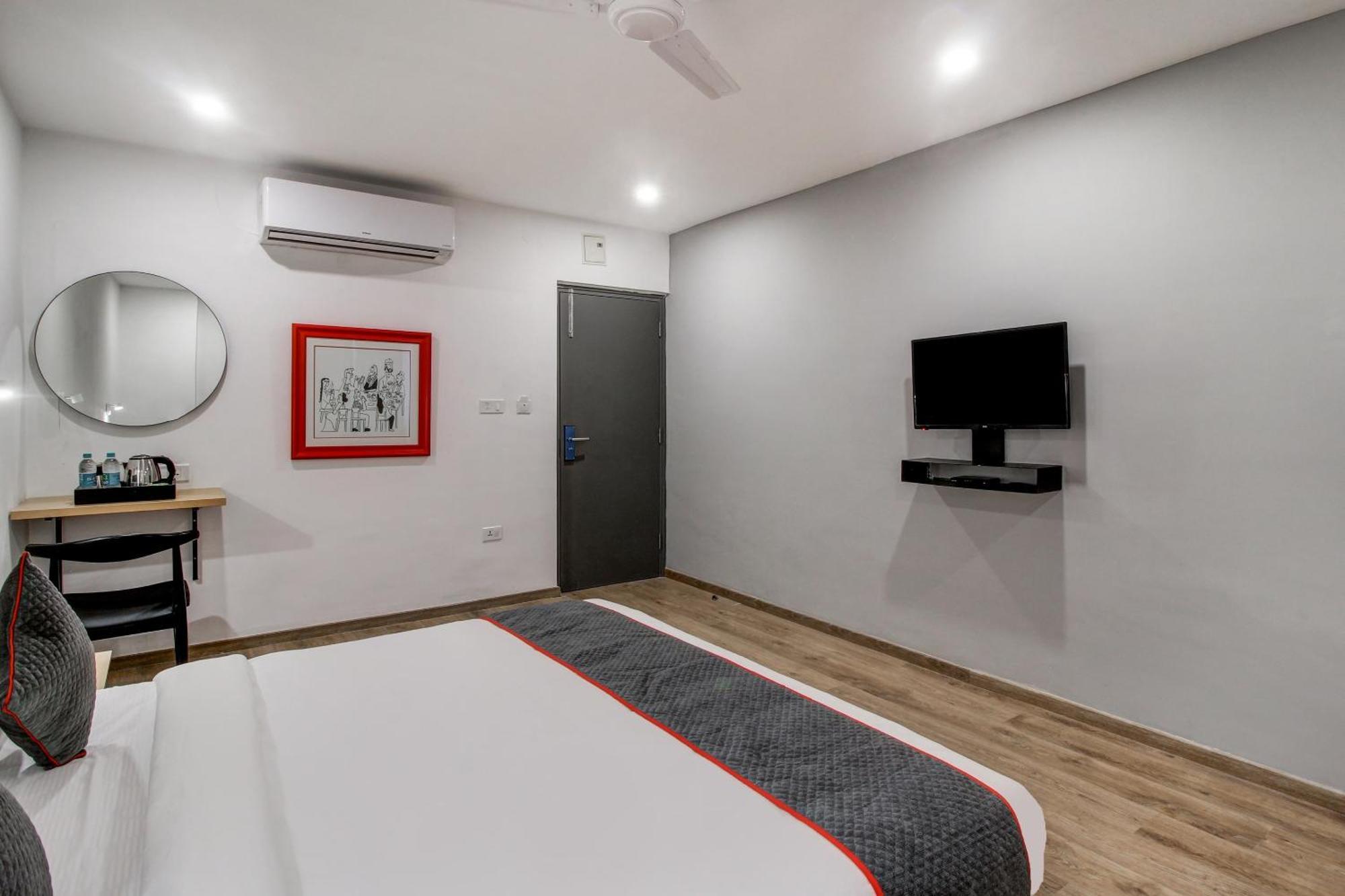 Super Townhouse Rcc Majestic 397 Lb Nagar 호텔 하이데라바드 외부 사진