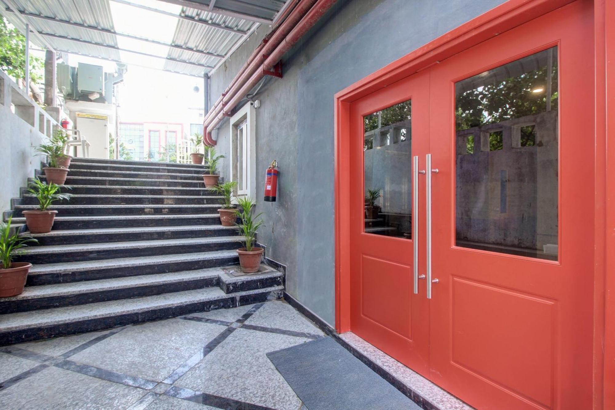 Super Townhouse Rcc Majestic 397 Lb Nagar 호텔 하이데라바드 외부 사진