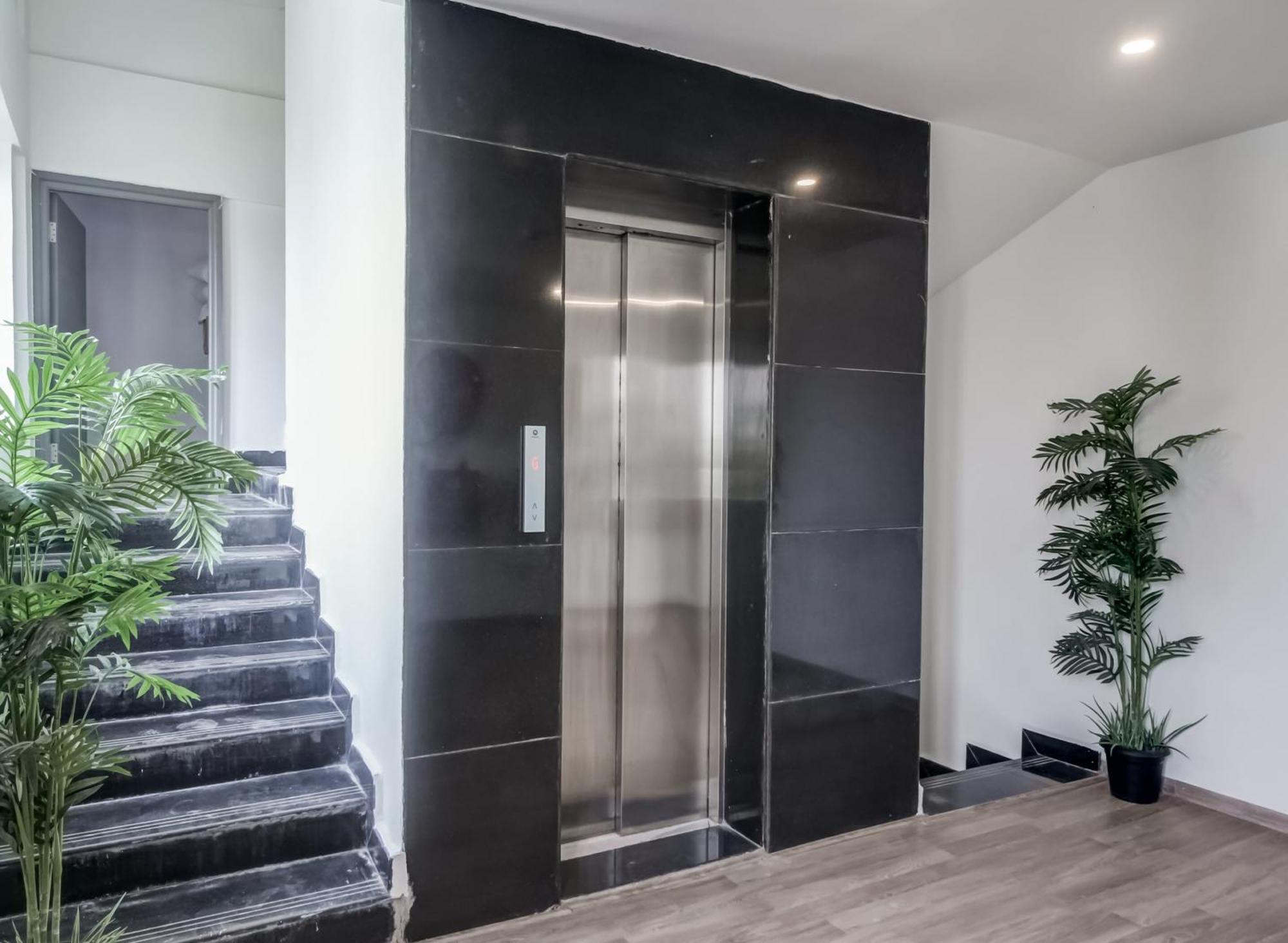 Super Townhouse Rcc Majestic 397 Lb Nagar 호텔 하이데라바드 외부 사진