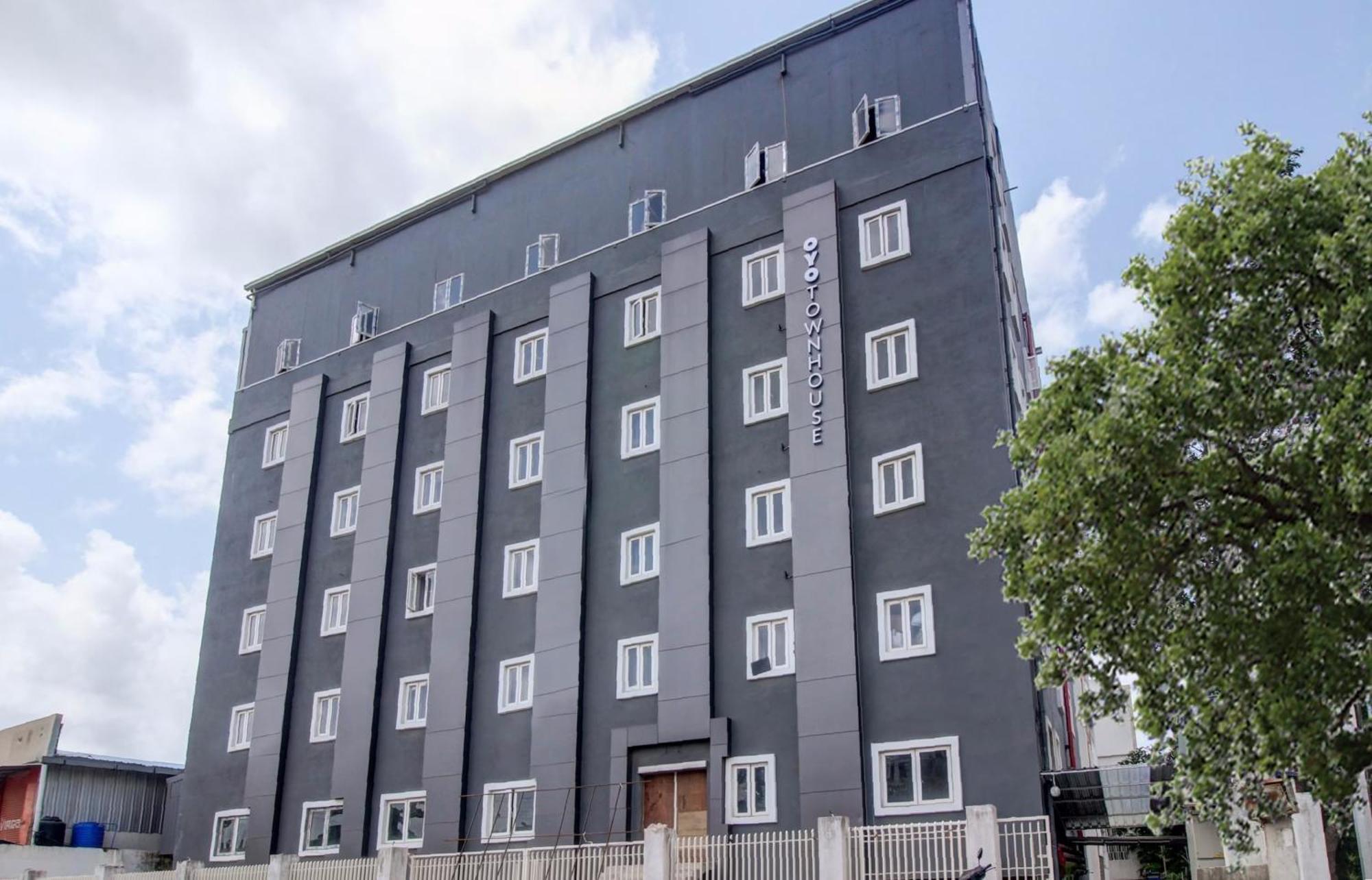 Super Townhouse Rcc Majestic 397 Lb Nagar 호텔 하이데라바드 외부 사진